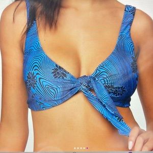 O’Neil Blue Floral Abstract Winter Waves Mavericks Bikini Top NWT retail/$55.00